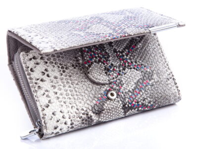Duży lakierowany portfel damski srebrny z kolorowymi kropeczkami Jennifer Jones - obrazek 6