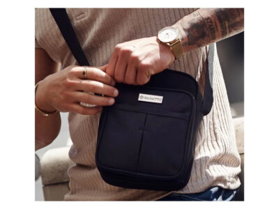 Mała saszetka męska z paskiem na ramię czarna Zagatto - obrazek 4