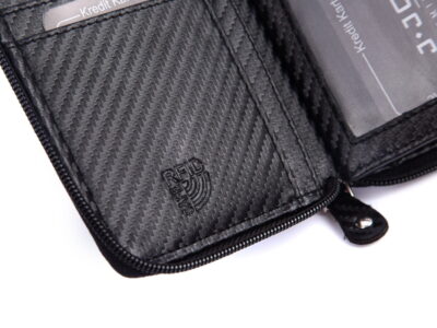 Pionowy portfel męski czarny carbon zapinany na zamek RFID J Jones - obrazek 5