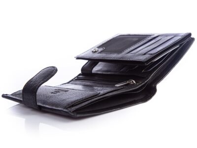 Skórzany pionowy portfel męski z ochroną kart RFID ZAGATTO - obrazek 8