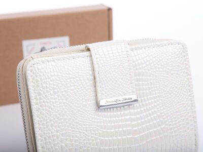 Perłowy biały portfel damski lakierowany średni Jennifer Jones - obrazek 2