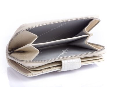 Perłowy biały portfel damski lakierowany średni Jennifer Jones - obrazek 7