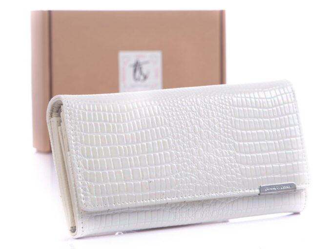 Biały portfel damski z kieszenią na monety zamykana na bigiel Jennfier Jones 5289