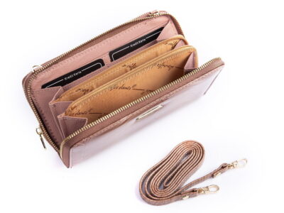 Beżowy portfel damski lakierowany z paskiem na ramię w piórka Jennifer Jones - obrazek 4