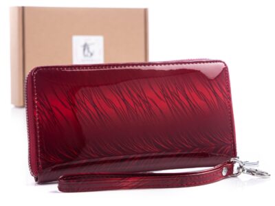 Wiśniowy lakierowany portfel damski kopertowy Jennifer Jones - obrazek 2