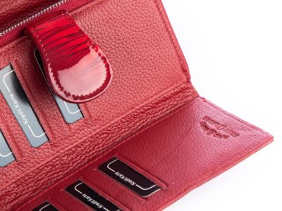 Duży lakierowany portfel damski wiśniowy z piórkami RFID Jennifer Jones - obrazek 5