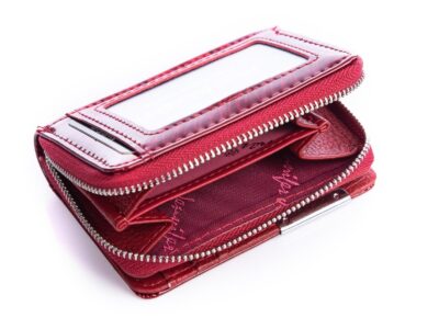 Mały portfel damski czerwony lakierowany gładki w piórka Jennifer Jones - obrazek 5