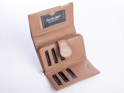 Duży lakierowany portfel damski beżowy z piórkami RFID Jennifer Jones - obrazek 4