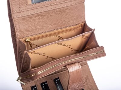 Duży lakierowany portfel damski beżowy z piórkami RFID Jennifer Jones - obrazek 6