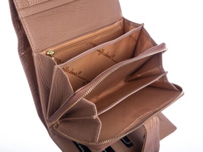 Duży lakierowany portfel damski beżowy z piórkami RFID Jennifer Jones - obrazek 7