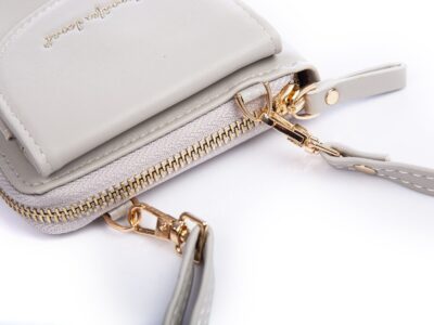 Mini torebka portfel na telefon z paskiem na szyję szara Jennifer Jones - obrazek 4