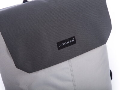 Średni plecak na laptopa z klapką vintage jasno-szary J Jones - obrazek 2
