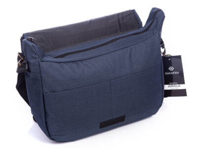 Granatowa torba damska na ramię z klapką z motywem dżungli - obrazek 3