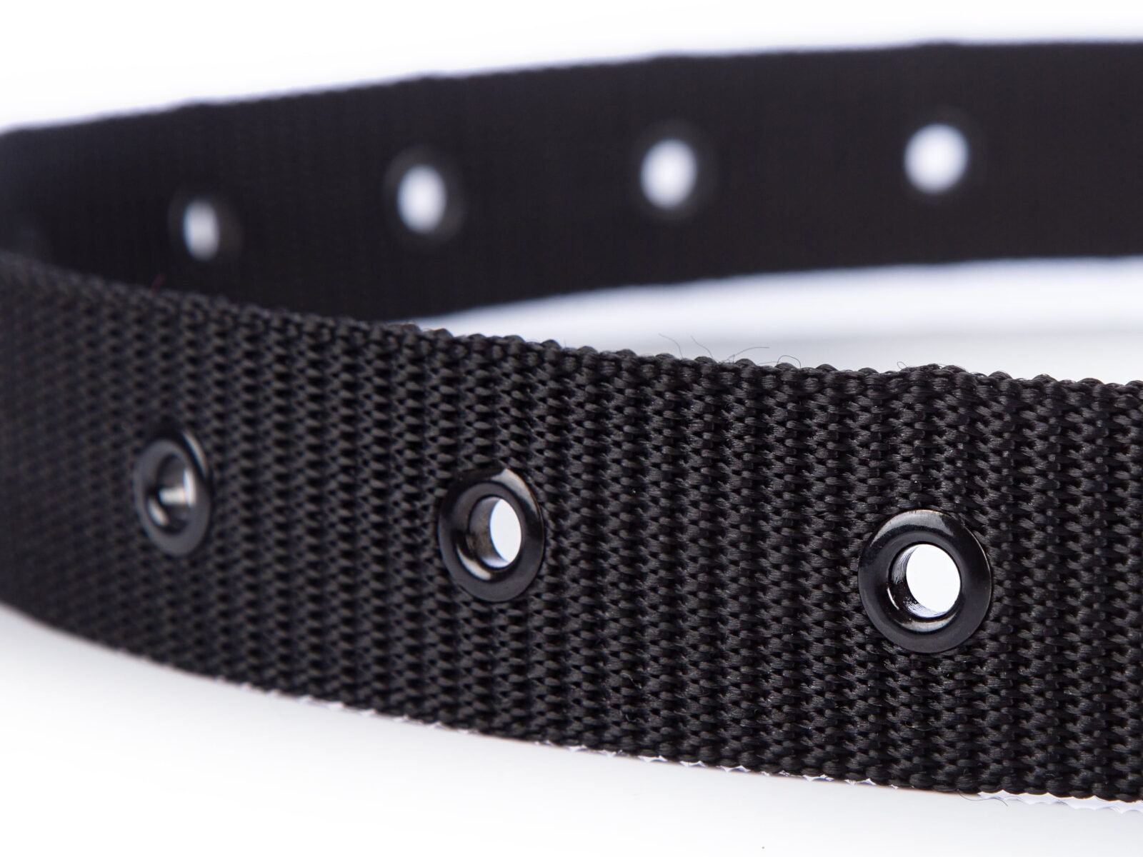 Pasek wojskowy parciany z metalowymi oczkami