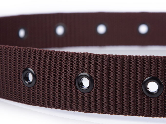 Metalowe oczka w pasku do spodni