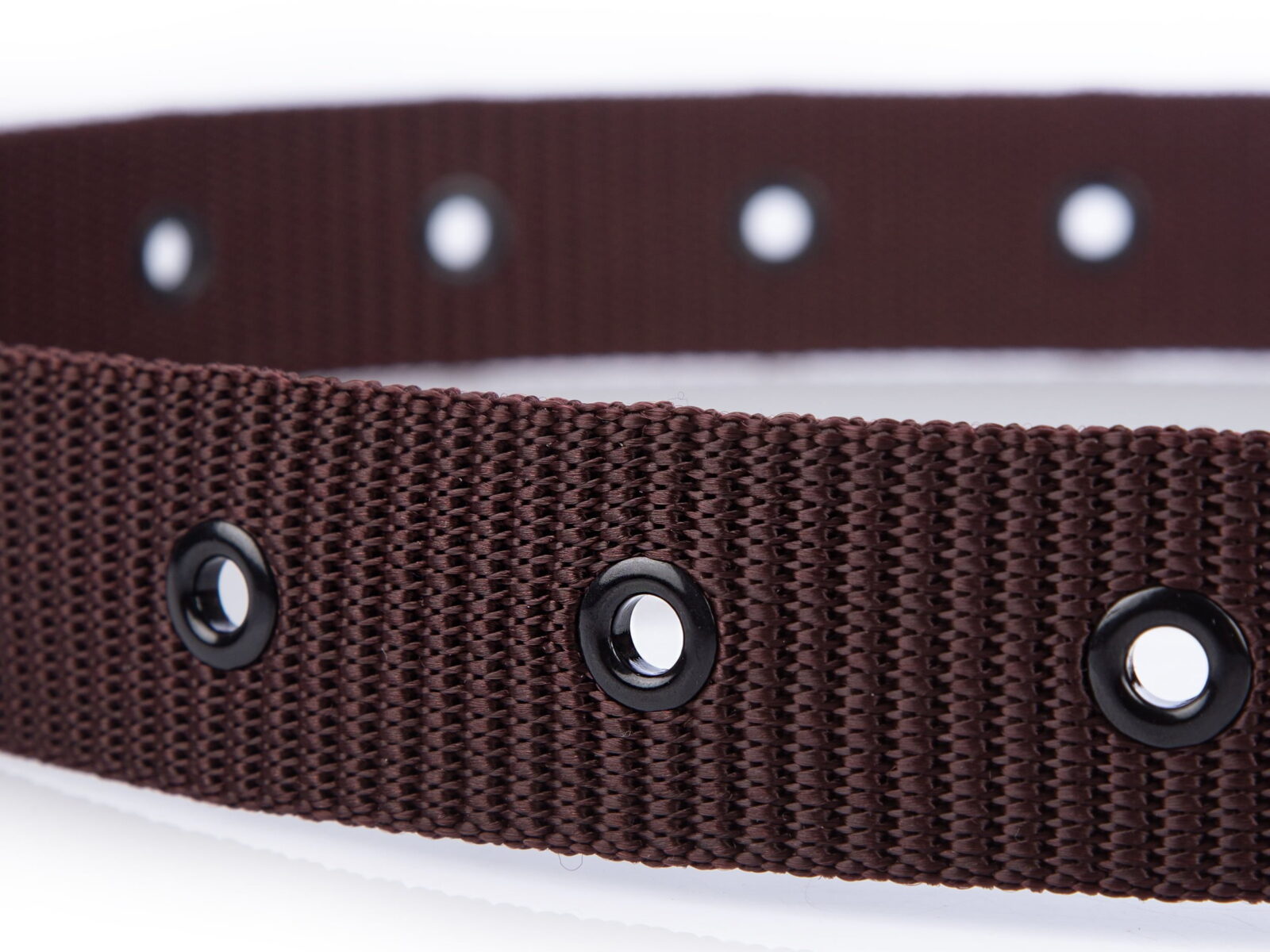 Metalowe oczka w pasku do spodni