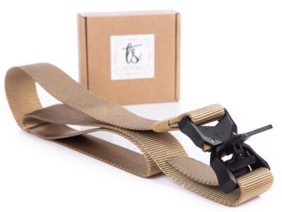 Beżowy pasek militarny z blokadą wydłużania w trakcie noszenia