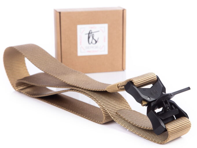 Beżowy pasek militarny z blokadą wydłużania w trakcie noszenia