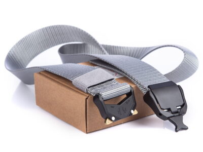 Szary pas wojskowy z klamrą dwulementową na zatrzask