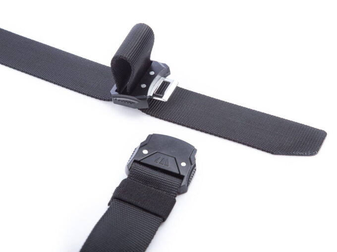 Klamra paska do spodni z przyciskiem