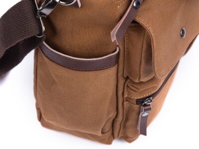Pojemna pionowa torba w stylu vintage na laptopa brązowa SERGEJ - obrazek 9