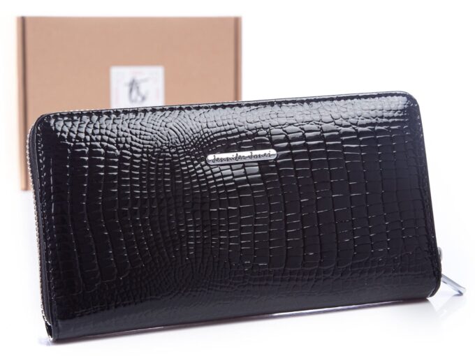 Czarny duży portfel lakierowany zapinany dookoła na suwak