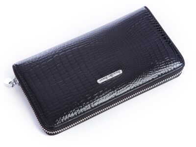 Czarny lakierowany portfel kopertowy damski Jennifer Jones - obrazek 3