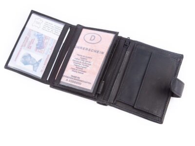 Pionowy portfel męski skórzany czarny zapinany na zatrzask WILD - obrazek 4