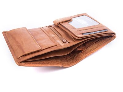 Pionowy portfel męski skórzany beżowy trifold WILD - obrazek 3