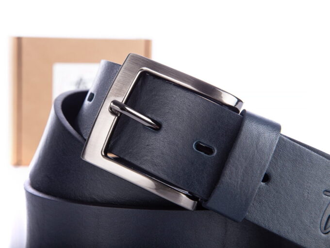 Pasek z klamrą klasyczną na bolec, metalową