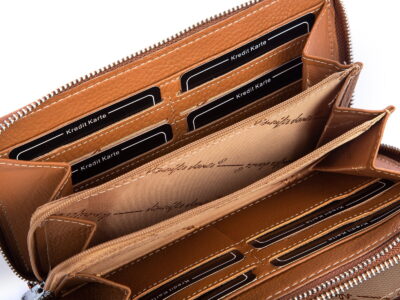 Portfel damski z paskiem na ramię złoty lakier Jennifer Jones - obrazek 6