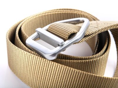 Taktyczny pas męski do spodni z metalową trójkątną klamrą zaciskową beżowy BERMUDA - obrazek 2