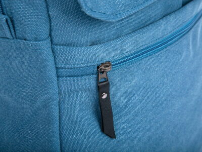 Płócienny plecak w kolorze niebieskim w stylu retro z klapą A4 Semi Line - obrazek 10