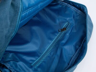 Płócienny plecak w kolorze niebieskim w stylu retro z klapą A4 Semi Line - obrazek 8