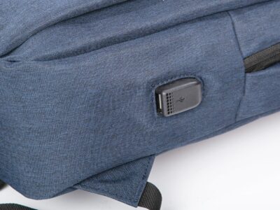 Elegancki granatowy plecak na studia z kieszenią na laptopa - obrazek 8