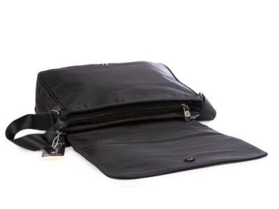 Elegancka torba męska na ramię czarna pozioma z klapką Bellugio - obrazek 9