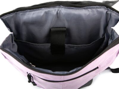 Fiołkowo fioletowy plecak miejski z klapką i miejscem na laptopa - obrazek 7