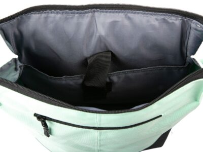 Jasnozielony pastelowy plecak miejski z klapką mieszczący A4 - obrazek 8