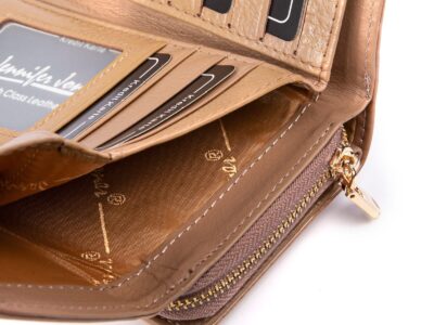 Elegancki beżowy portfel damski z kieszenią na monety zapinaną na zamek - obrazek 6