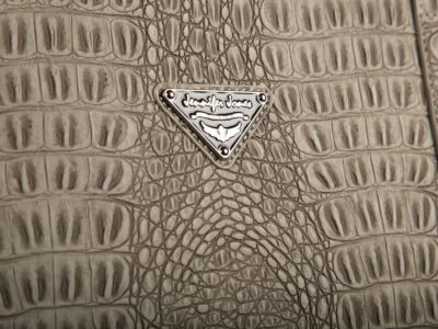 Duża shopperka damska ciemnoszara tłoczona na wzóe skóry krokodyla - obrazek 2