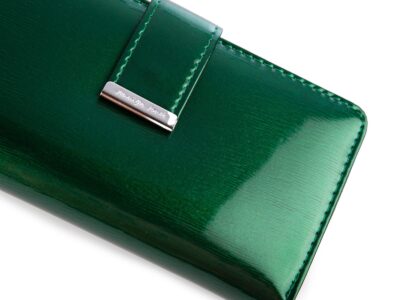 Portfel damski lakierowany w metaliczne linie zielony Jennifer Jones - obrazek 3