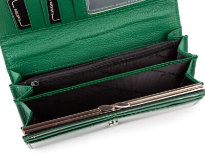 Zielony portfel damski z kieszenią na monety na bigiel wewnątrz - obrazek 4