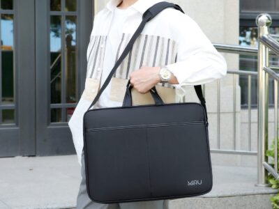 Czarna pojemna torba na laptopa 17.3" cala wmozniona pianką dystansową MIRU - obrazek 2