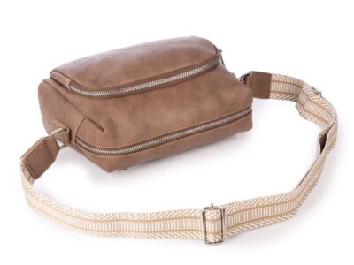 Brązowa nieduża torebka damska na ramię z miękkiej skóry ekologicznej Jennifer Jones - obrazek 4