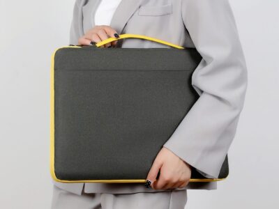 Cienkie etui zabezpieczające z rączką na laptopa 17.3" cala zielono-żółte MIRU - obrazek 2