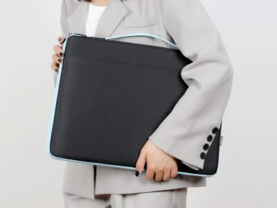 Cienkie etui zabezpieczające z rączką na laptopa 17.3" cala czarno-niebieskie MIRU - obrazek 6