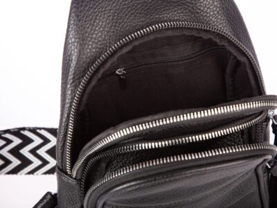 Czarny plecak damski na jadno ramię 2-komorowy z saszetką - obrazek 9