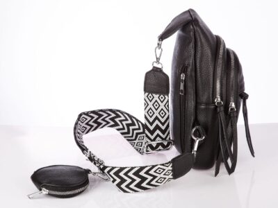 Czarny plecak damski na jadno ramię 2-komorowy z saszetką - obrazek 6