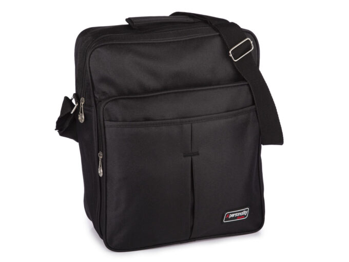 Duża, pionowa torba męska robocza na ramię w kolorze czarnym.