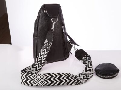 Czarny plecak damski na jadno ramię 2-komorowy z saszetką - obrazek 3